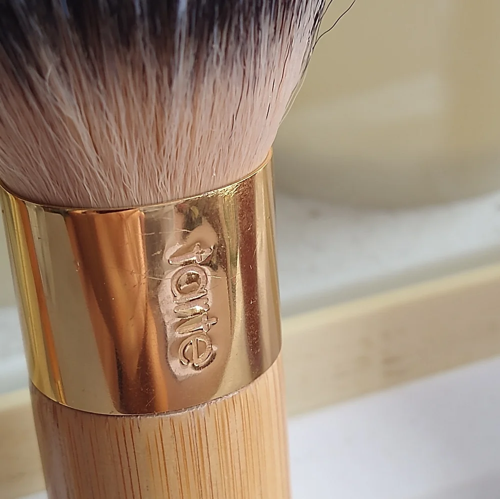 New! Makeup Brushes By Tarte and bare minerals Nice Must need for 26